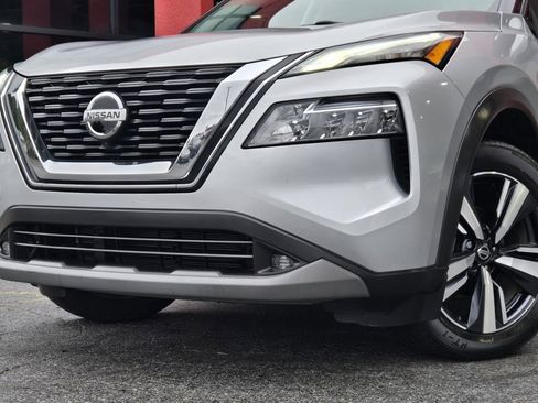 Used 2021 Nissan Rogue SL image 2