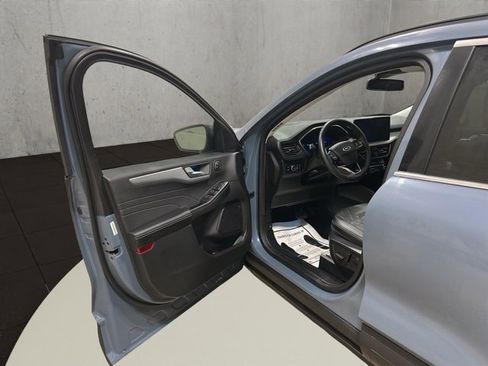 Used 2023 Ford Escape Platinum w/ Premium Technology Package image 9