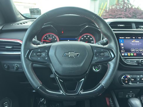 Used 2023 Chevrolet TrailBlazer RS w/ Sun and Liftgate Package AWD/4WD image 2