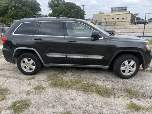 Used 2011 Jeep Grand Cherokee Laredo w/ Security & Convenience Group RWD image 5