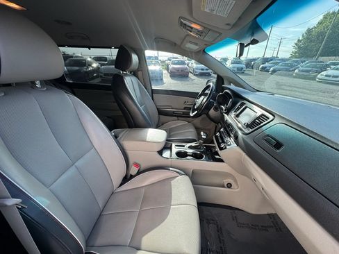 Used 2019 Kia Sedona EX FWD image 14