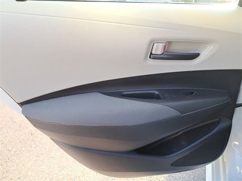 Used 2022 Toyota Corolla LE image 14
