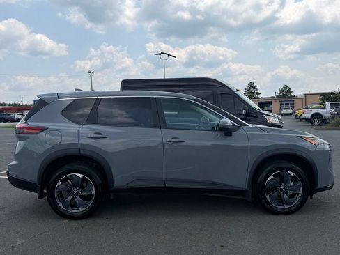 Used 2026 Nissan Rogue SV FWD image 2