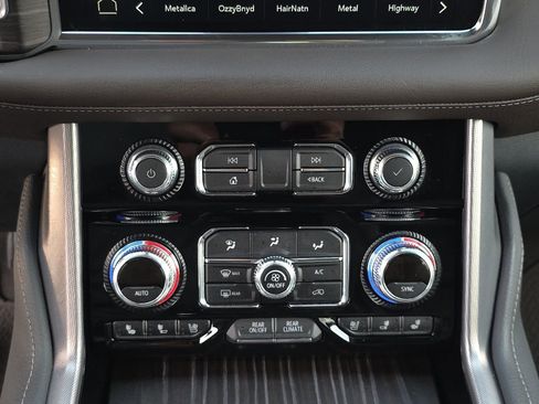 Used 2022 GMC Yukon Denali AWD/4WD image 22