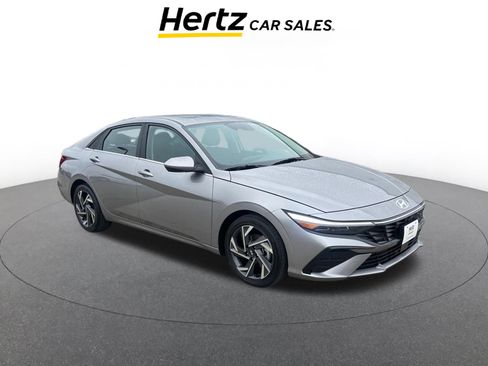 Used 2025 Hyundai Elantra SEL image 1