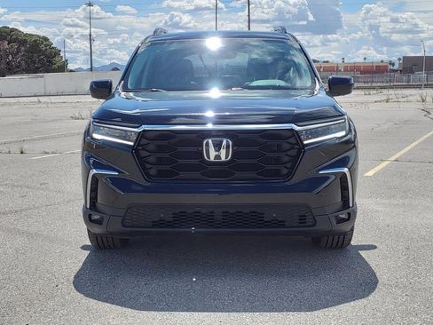 Used 2025 Honda Pilot Elite image 3