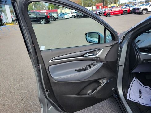 Used 2024 Buick Enclave Premium image 11