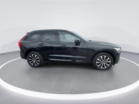 Used 2025 Volvo XC60 B5 Plus image 9