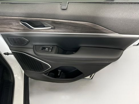 Used 2022 Jeep Grand Cherokee Limited 4xe w/ Luxury Tech Group II image 30