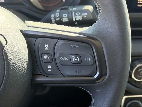 Used 2025 Jeep Wrangler Rubicon image 13