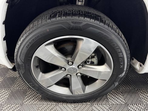 Used 2016 Jeep Grand Cherokee Overland w/ Advanced Technology Group image 19