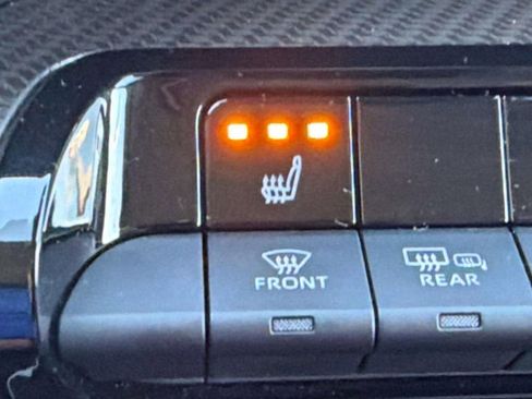 Used 2025 Toyota Prius XLE image 22