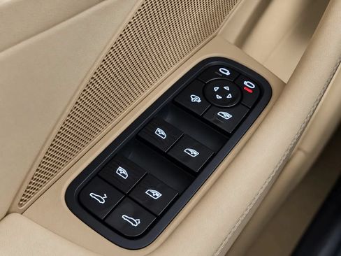 Used 2018 Porsche Panamera 4S Executive AWD/4WD image 37