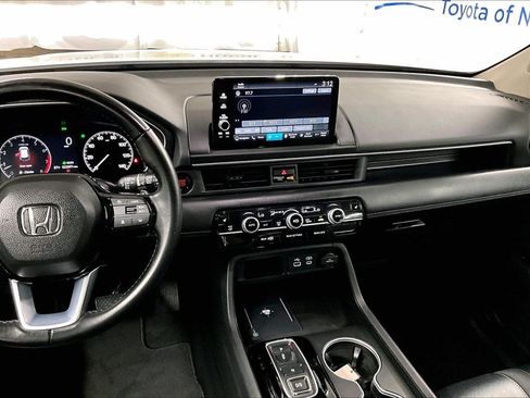 Used 2024 Honda Pilot Touring image 19