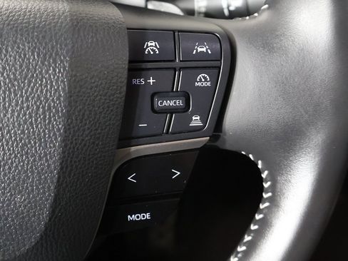 Used 2025 Toyota Camry SE image 33