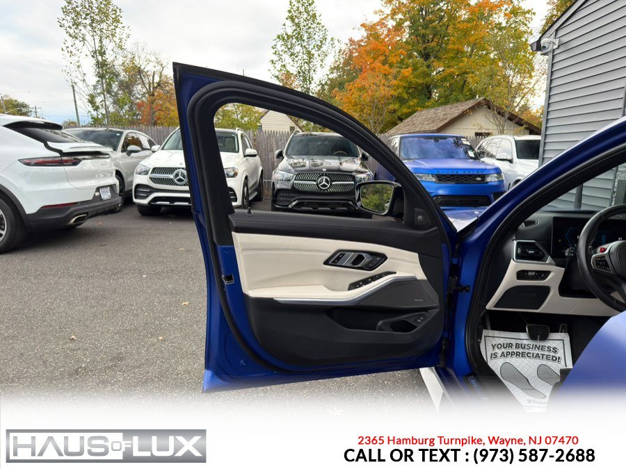 Used 2023 BMW M3 Competition w/ M Carbon Exterior Package AWD/4WD image 18