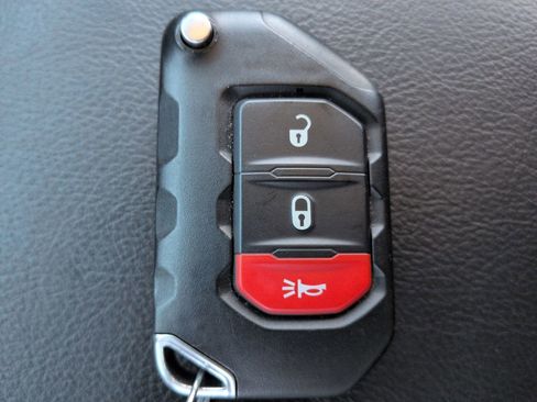 Used 2025 Jeep Gladiator Sport AWD/4WD image 28