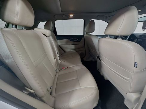 Used 2020 Nissan Rogue SL w/ Premium Package image 31