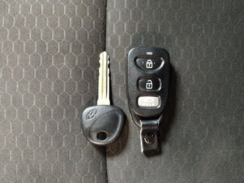Used 2020 Hyundai Elantra SE w/ Cargo Package (C1) FWD image 32