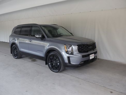 Used 2022 Kia Telluride SX w/ Nightfall Edition Package AWD/4WD image 1