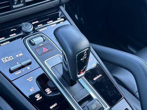 Used 2023 Porsche Cayenne Platinum Edition image 21