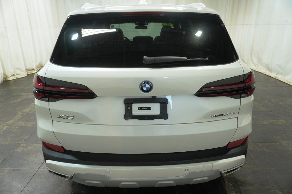 Used 2026 BMW X5 xDrive50e w/ Premium Package AWD/4WD image 4