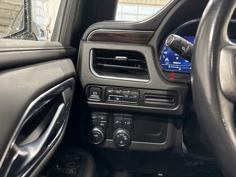 Used 2022 Chevrolet Suburban LT w/ Luxury Package image 15