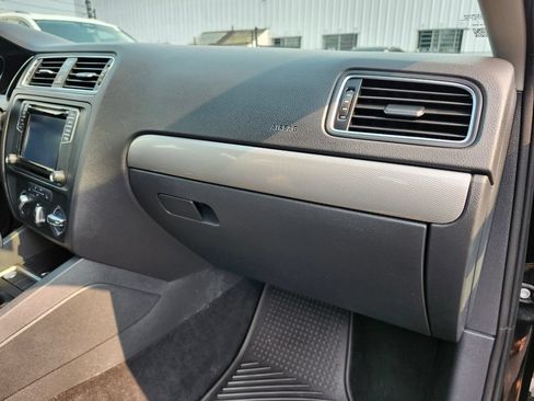 Used 2017 Volkswagen Jetta SE FWD image 13