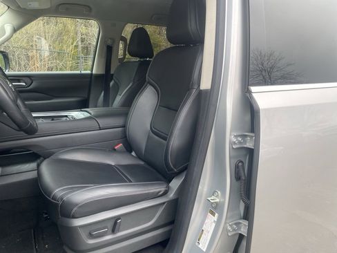 Used 2025 Nissan Armada SV image 12