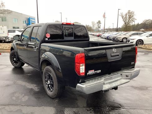 Used 2016 Nissan Frontier SV image 2