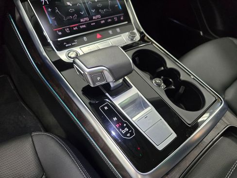 Used 2023 Audi Q8 Prestige image 16