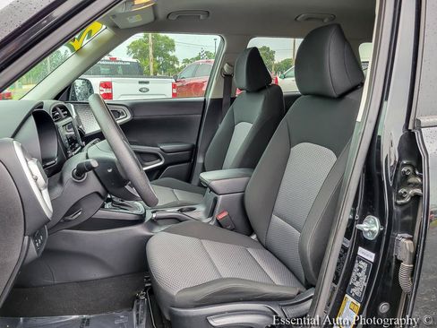 Used 2024 Kia Soul LX w/ Option Group 015 FWD image 9
