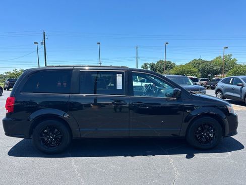 Used 2020 Dodge Grand Caravan SE FWD image 8