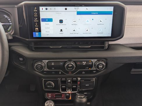 Used 2025 Jeep Wrangler Willys image 25