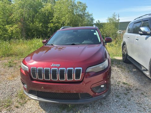 Used 2019 Jeep Cherokee Latitude w/ Popular Appearance Group FWD image 2