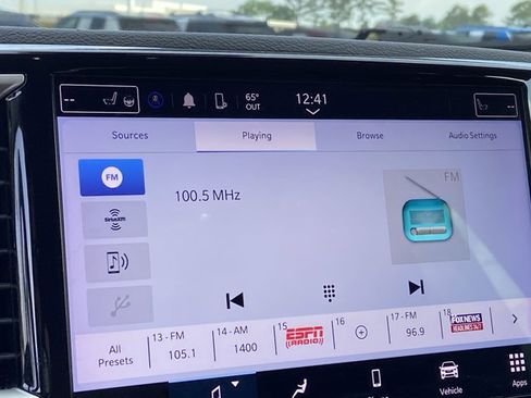 Used 2023 Chrysler Pacifica Touring-L FWD image 37