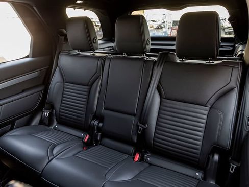New 2026 Land Rover Discovery Limited Edition AWD/4WD image 28