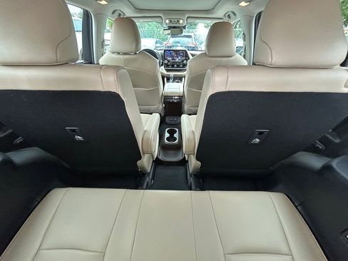 Used 2022 Toyota Highlander Platinum FWD image 16