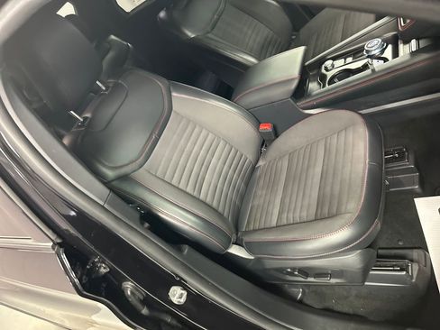 Used 2025 Ford Explorer ST-Line w/ ST-Line Street Pack image 26