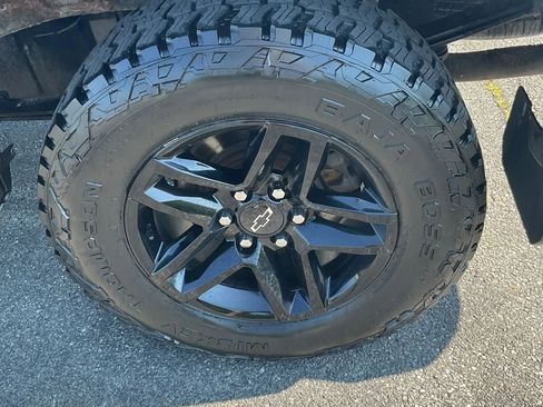 Used 2020 Chevrolet Silverado 1500 Custom Trail Boss w/ Custom Convenience Package AWD/4WD image 10