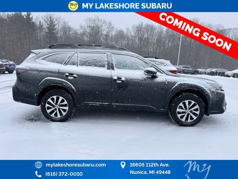 Used 2025 Subaru Outback Premium image 8