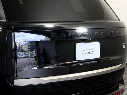 Certified 2025 Land Rover Range Rover SV image 16