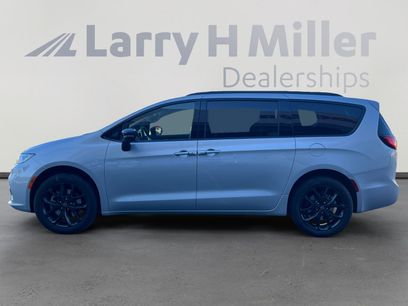 New 2026 Chrysler Pacifica Limited w/ S Appearance Package