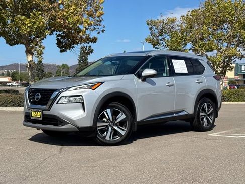 Used 2021 Nissan Rogue SL image 2