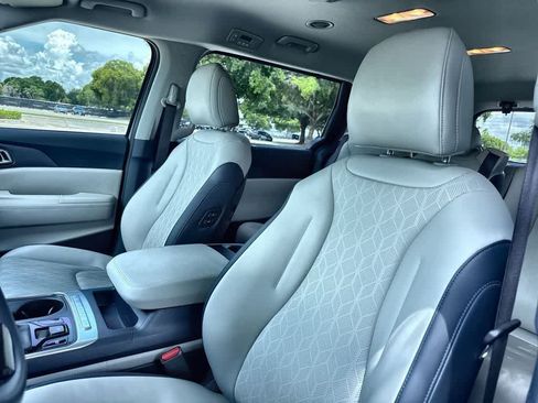 Certified 2025 Kia Carnival EX FWD image 14