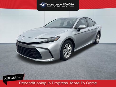 Used 2025 Toyota Camry LE FWD image 1