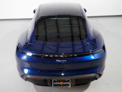 Used 2022 Porsche Taycan image 7