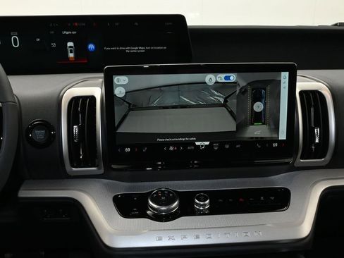 New 2025 Ford Expedition Active image 22