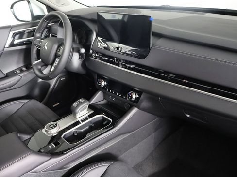 New 2026 Mitsubishi Outlander SE image 30