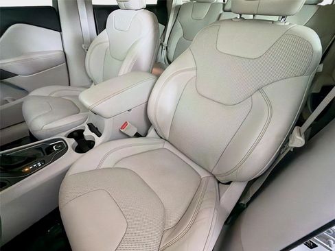 Used 2021 Jeep Cherokee Latitude Lux w/ Sun & Sound Group FWD image 12